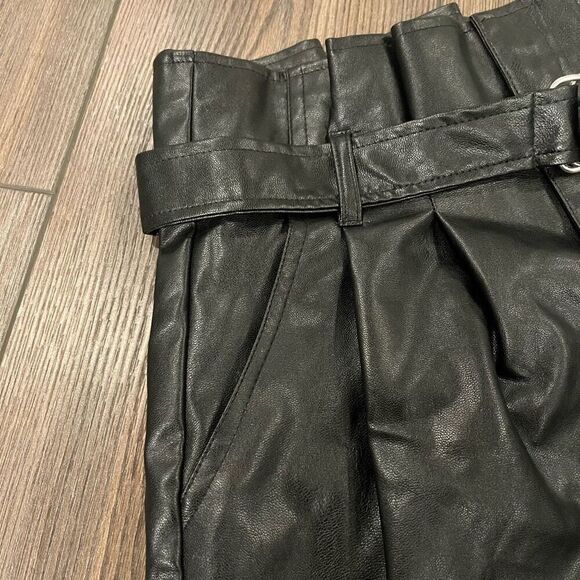 Madden NYC Mini Shorts Women's Small Black Faux Leather Belted - Picture 6 of 7